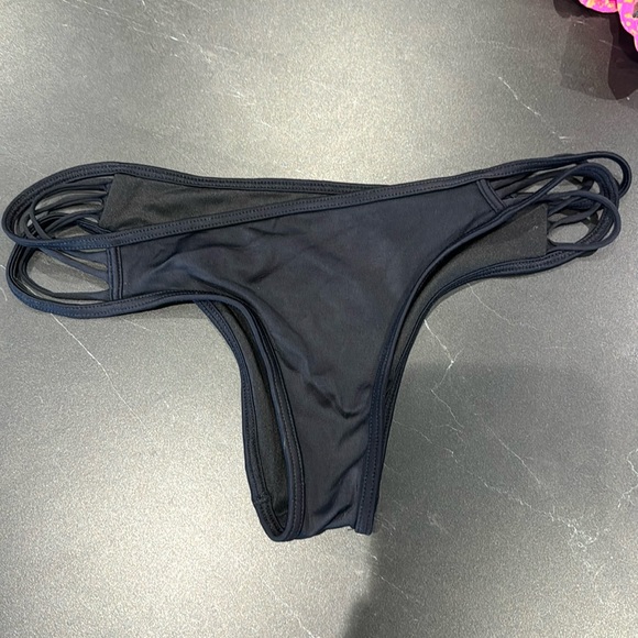 VS Archives Swim Strappy Hipster Brazilian Bikini Bottom. Small. - Picture 4 of 6
